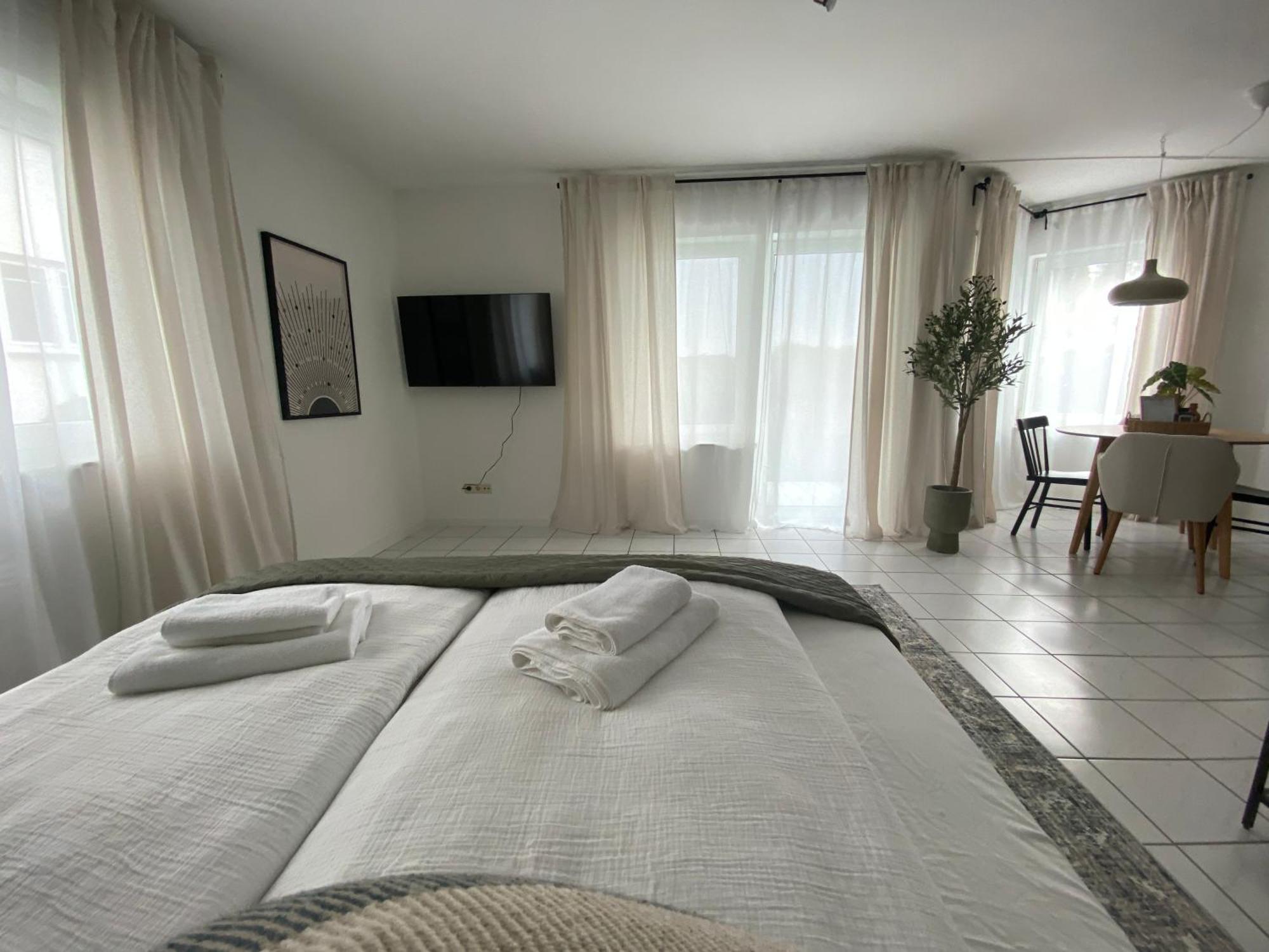Moderne Wohnung Mit Terrasse & Parkplatz; Naehe Bwzk & Amazon Koblenz  Exterior foto
